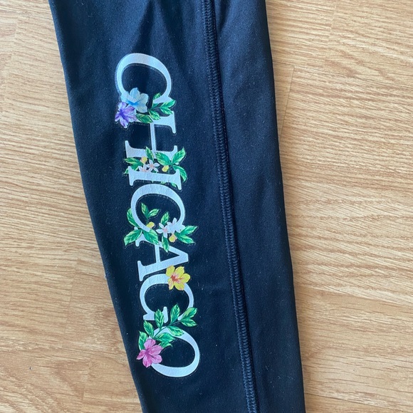 Pink Ultimate Chicago Leggings with Pockets - Picture 4 of 4